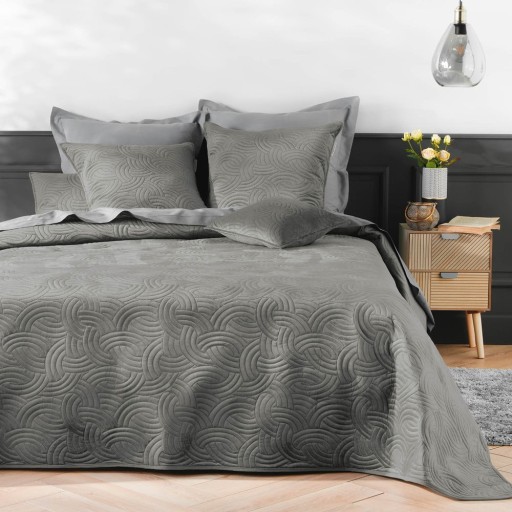 Cuvertură gri din catifea 220x240 cm Solange – douceur d'intérieur